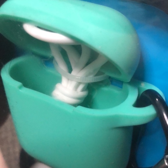 AirPods storage case 12 piece storage case & accessories set. - Picture 5 of 9